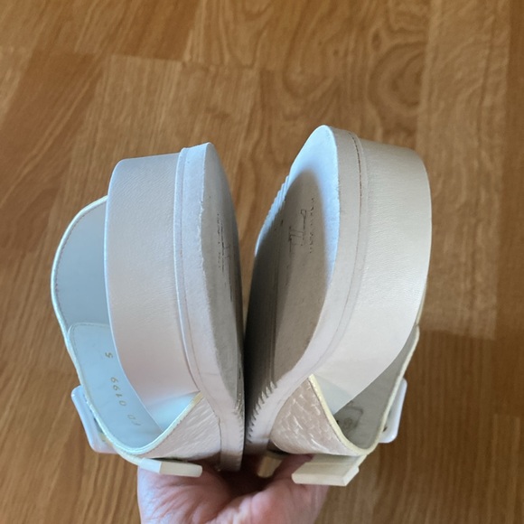 Louis Vuitton Mirabeau line slide sandals - Picture 16 of 17